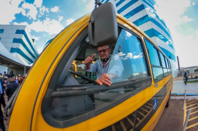 Seduc_Entrega-de-onibus-escolares_16.07.21_Foto_Daiane-Mendonca-93-2048x1357