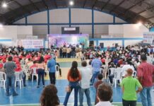 Cláudia de Jesus celebra entrega histórica de títulos para famílias do Setor Chacareiro do Aeroporto em Ji-Paraná