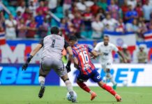 Ba-Vi tem lambança de goleiro e gol anulado em rebote de pênalti com menos de cinco minutos