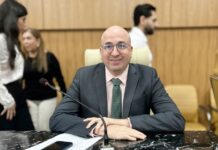 Gedeão Negreiros pede uma nova linha de ônibus e abrigos melhores para o Bairro Parque Amazônia