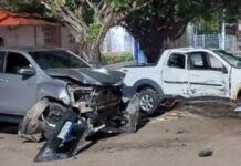 Colisão de caminhonetes acaba com motorista na cadeia